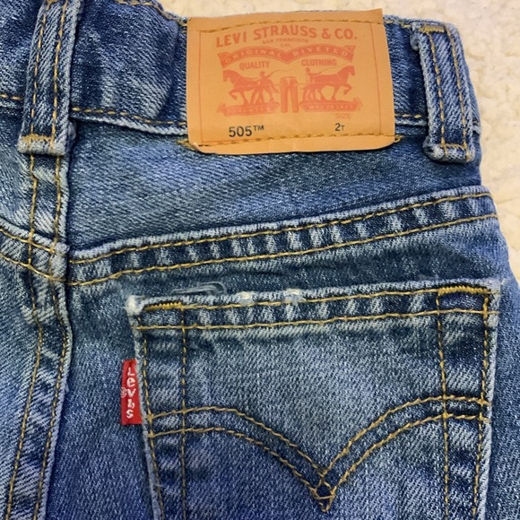Levi's jeans denim shorts for toddler! EUC! - Picture 3 of 6